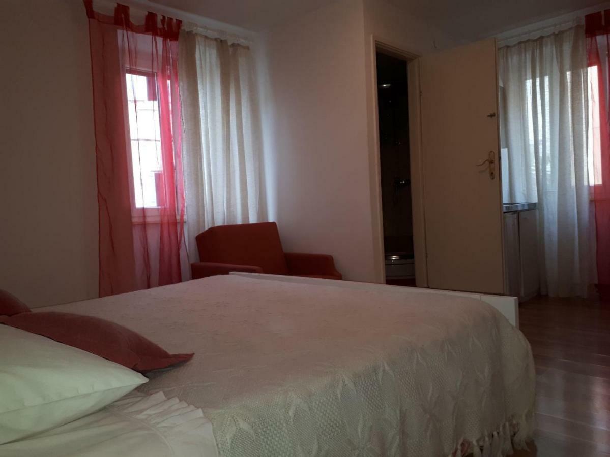 Guest House Robert I Mirna Bale Exterior foto