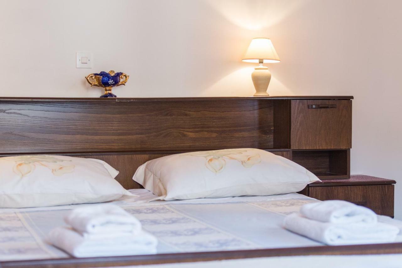 Guest House Robert I Mirna Bale Exterior foto