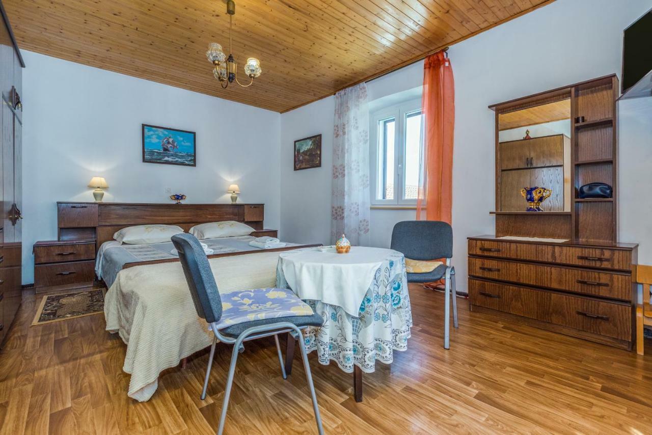 Guest House Robert I Mirna Bale Exterior foto
