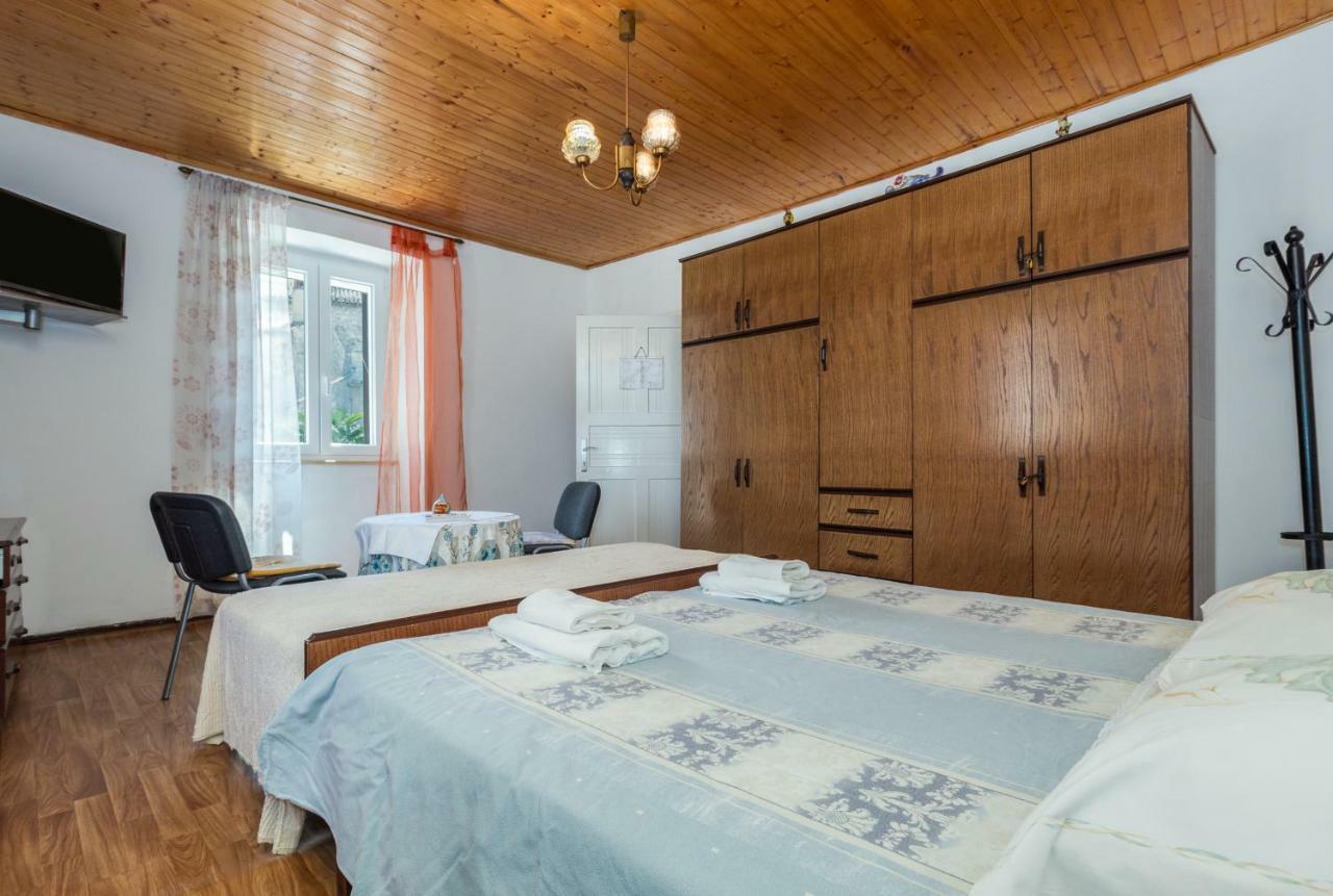 Guest House Robert I Mirna Bale Exterior foto